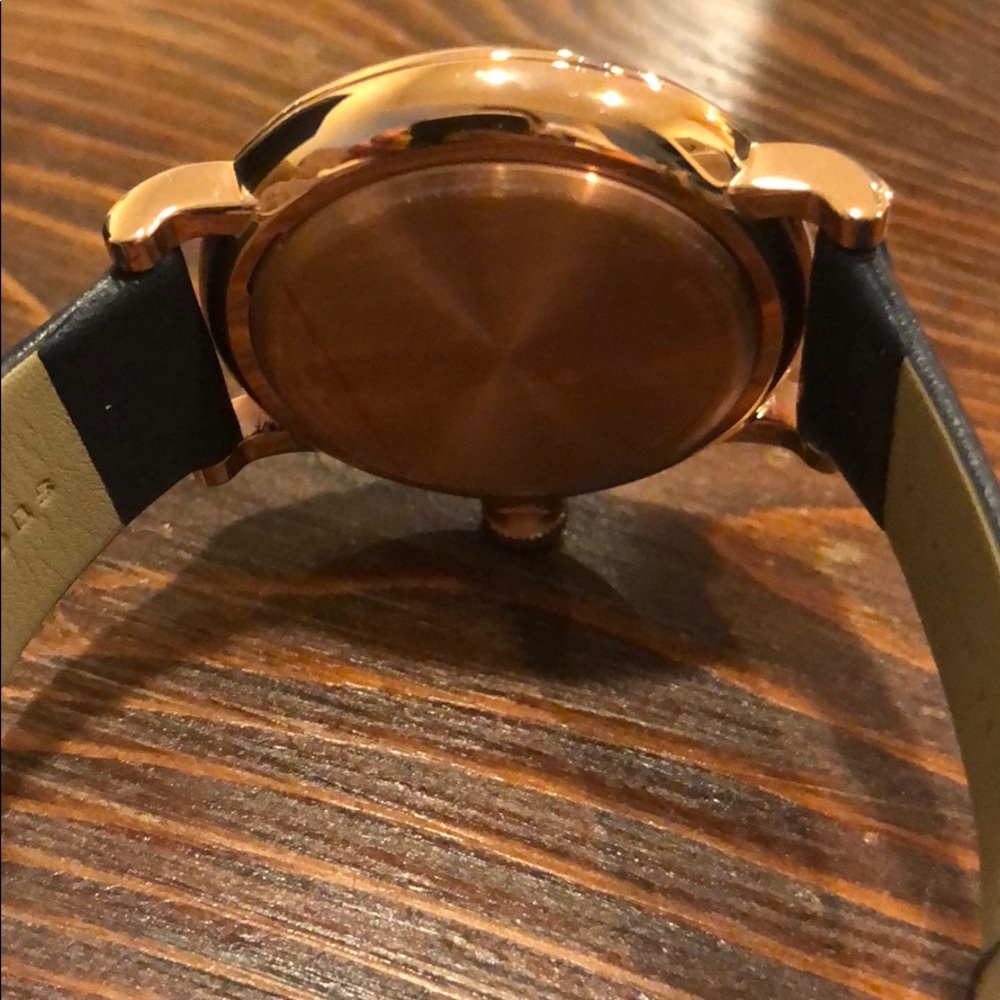 🆕Marc by Marc Jacobs rose gold watch - Picture 3 of 4